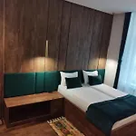 071 Free Garage Parking *