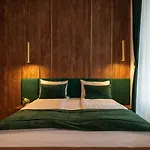 071 Free Garage Parking *