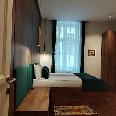 071 Free Garage Parking Apartman *