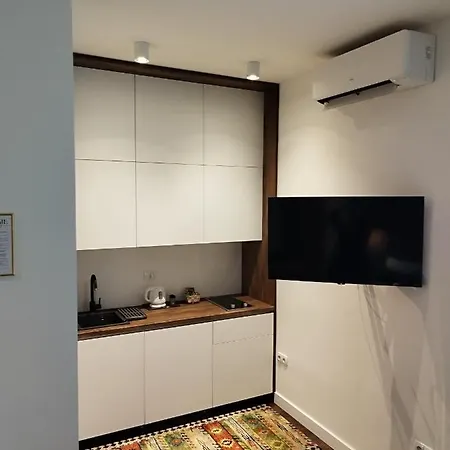 071 Free Garage Parking Apartment *
