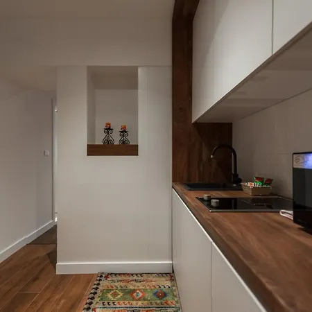 071 Free Garage Parking شقة