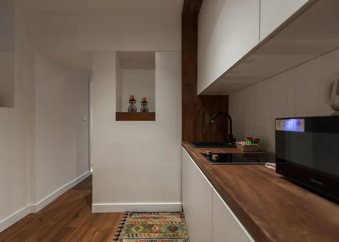 071 Free Garage Parking Apartman