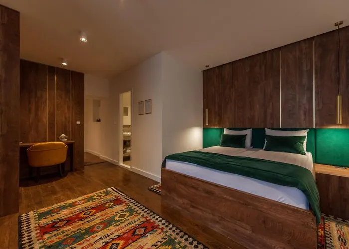 071 Free Garage Parking Apartman